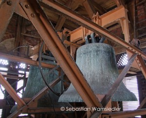 Petrikirche Stendal - Glocken von 1490 und 1497 an stark verkröpften Stahljochen