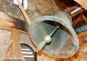 Die 1423 gegossene Glocke von St. Annen zu Wolfsburg im Läutebetrieb